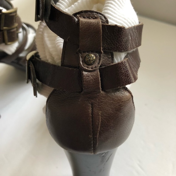 Simply Vera Wang Strapy 4” High Heels Size 9 Brown - Picture 7 of 8